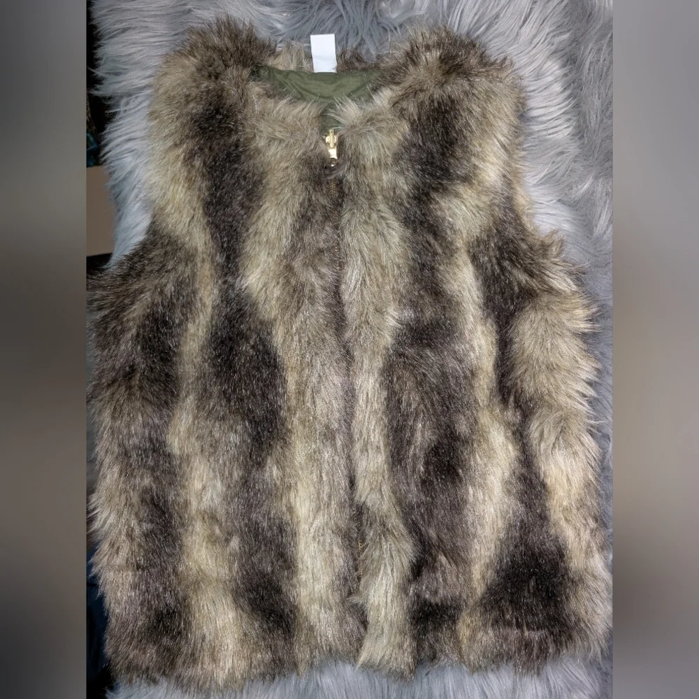 GAP Reversable Fur Vest with Gold Zipper Size Large